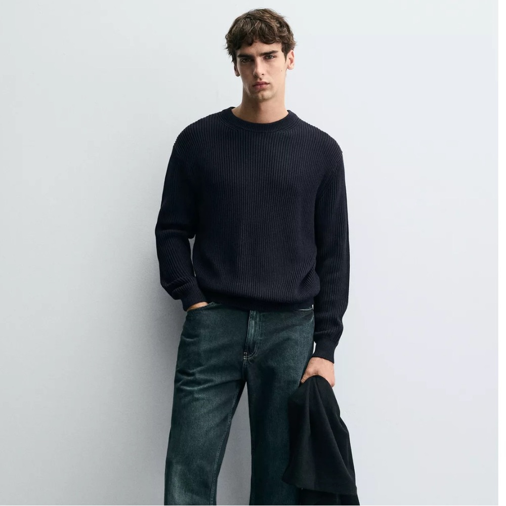 Zara Men's Black Crewneck Sweater